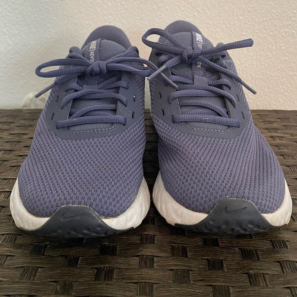 Nike Tennis shoes size 7